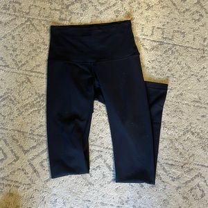 black lululemon wonder unders. size 6